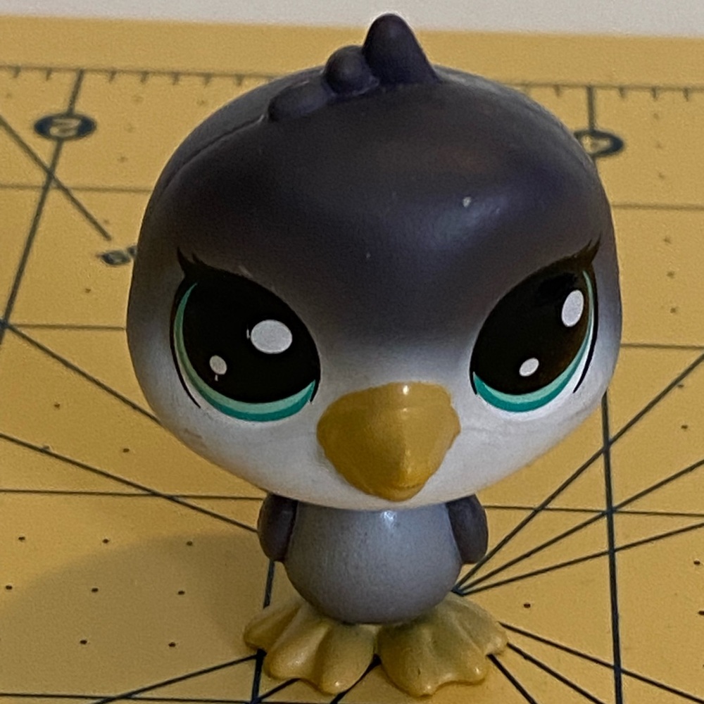Littlest Pet Shop LPS # 1-79 Soakin it Up Penguin Bird Dina Webfoot green eyes